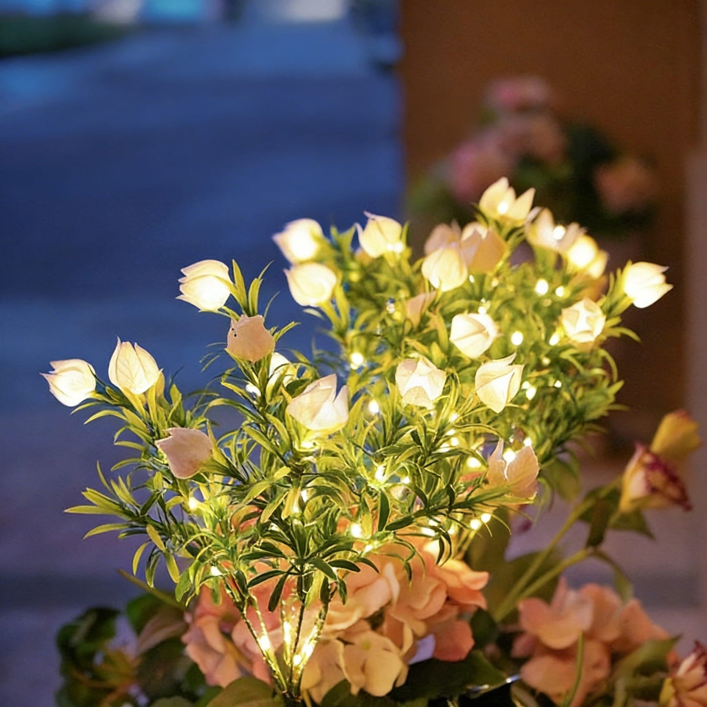 🌸Solarbetriebene Blumenstecker-Lampen – wasserdichte Gartendekoratio