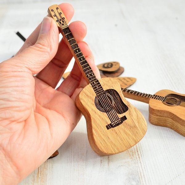 🎁Akustikgitarren-Plektrumbox aus Holz🎸