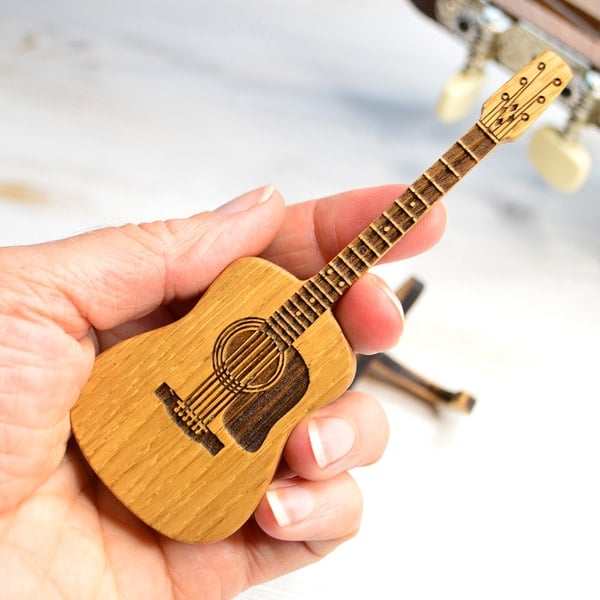 🎁Akustikgitarren-Plektrumbox aus Holz🎸