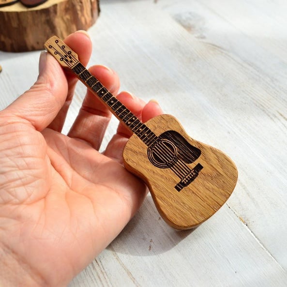 🎁Akustikgitarren-Plektrumbox aus Holz🎸